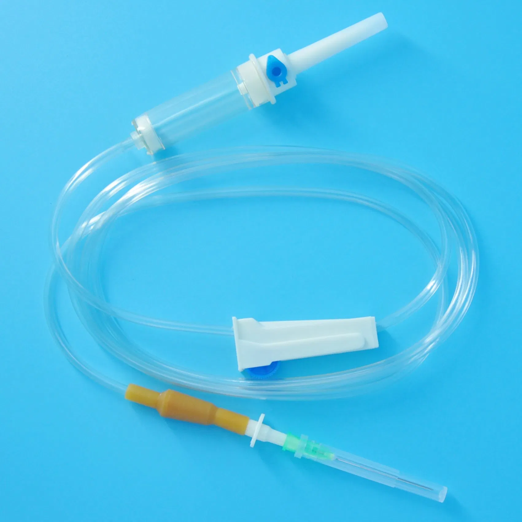 Conjunto de Infusión IV Desechable Estéril con Certificación CE a Precio Más Bajo, con Conexión Luer Lock y Sitio de Inyección Y Libre de Látex con Aguja 21gx1 1/2"