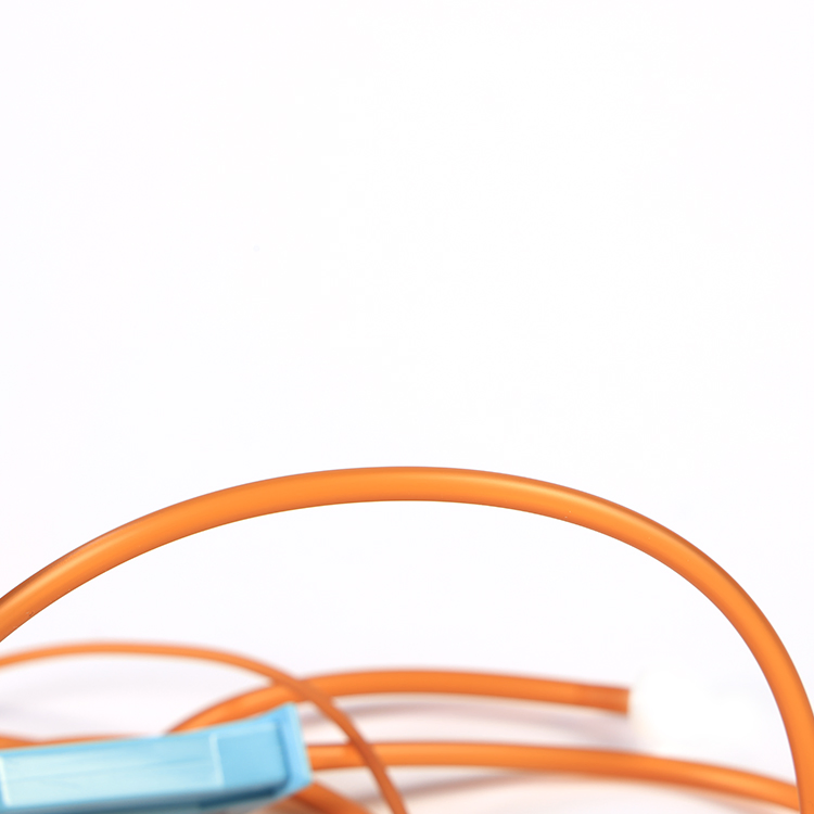 Juego de infusión de tubo de PVC resistente a la luz con tubo resistente a dobleces