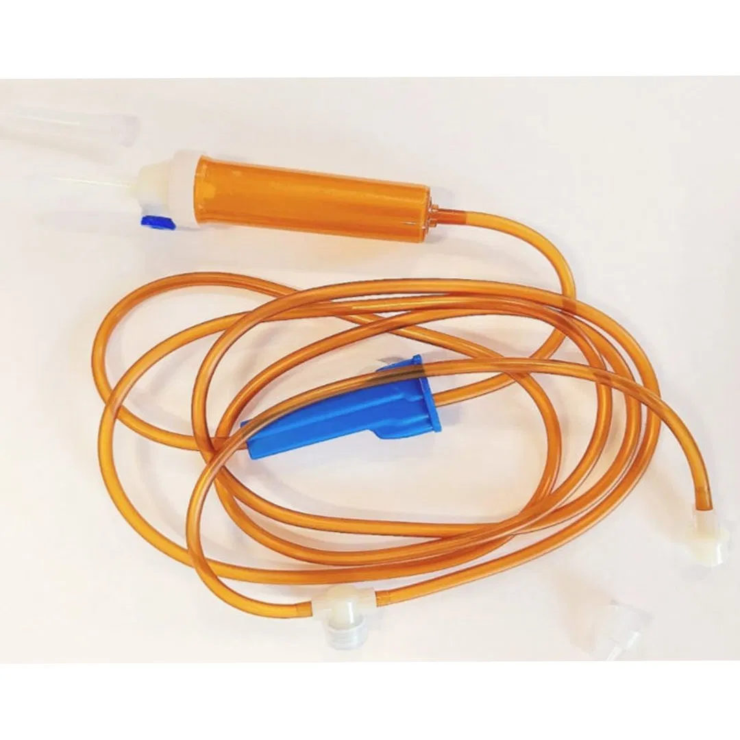 Juego de infusión IV desechable resistente a la luz médica con puerto de inyección