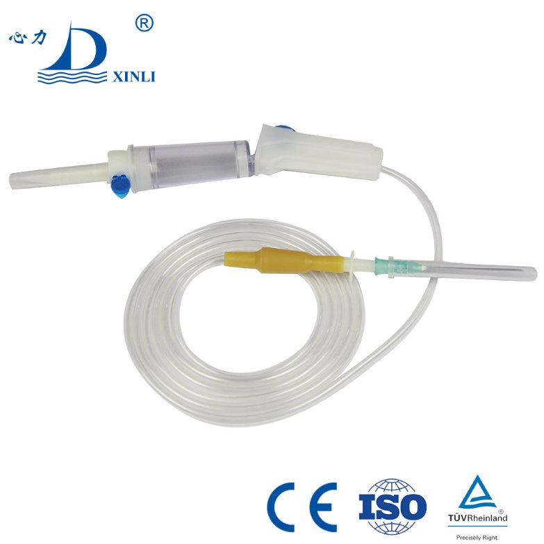 Juego de infusión intravenosa desechable estéril aprobado por ISO CE con filtro