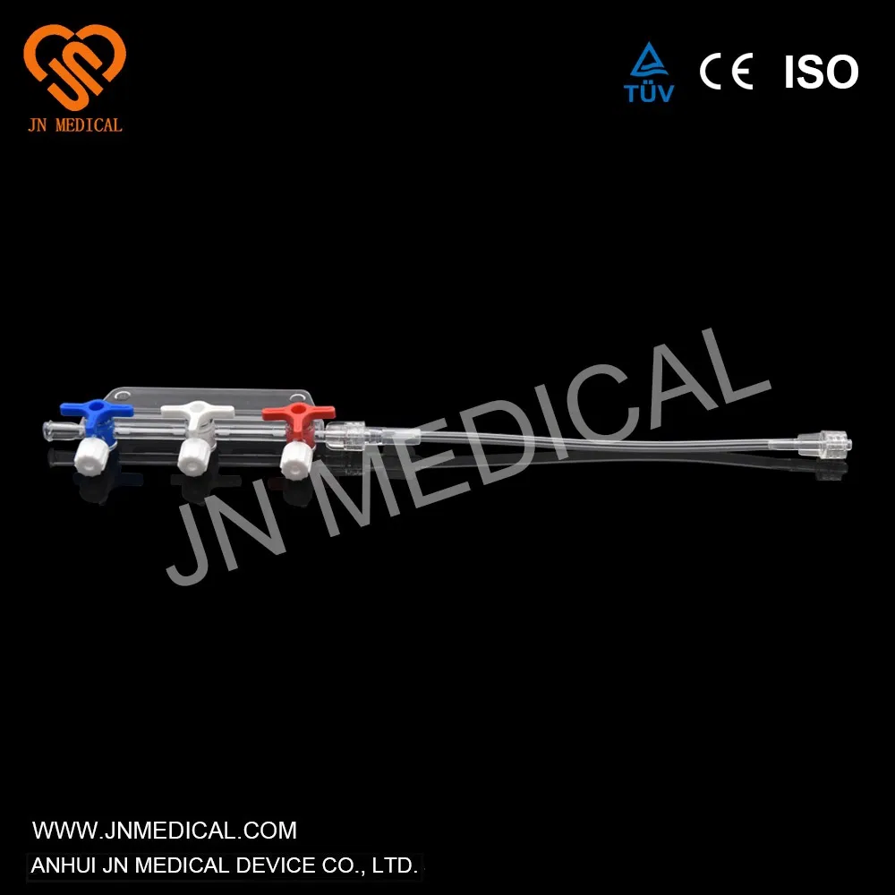 Conector sin aguja con tubo de extensión utilizando juego de infusión