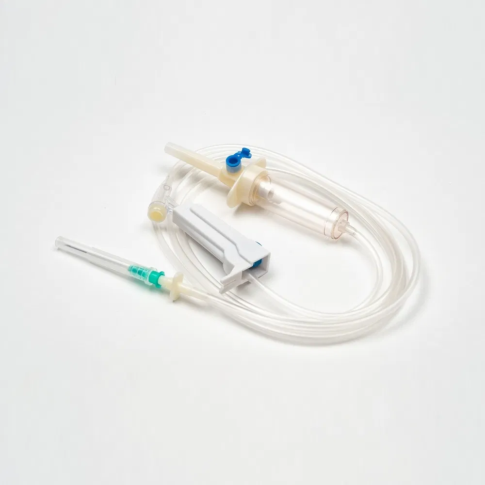 Juego de infusión desechable de tres vías para pacientes quirúrgicos