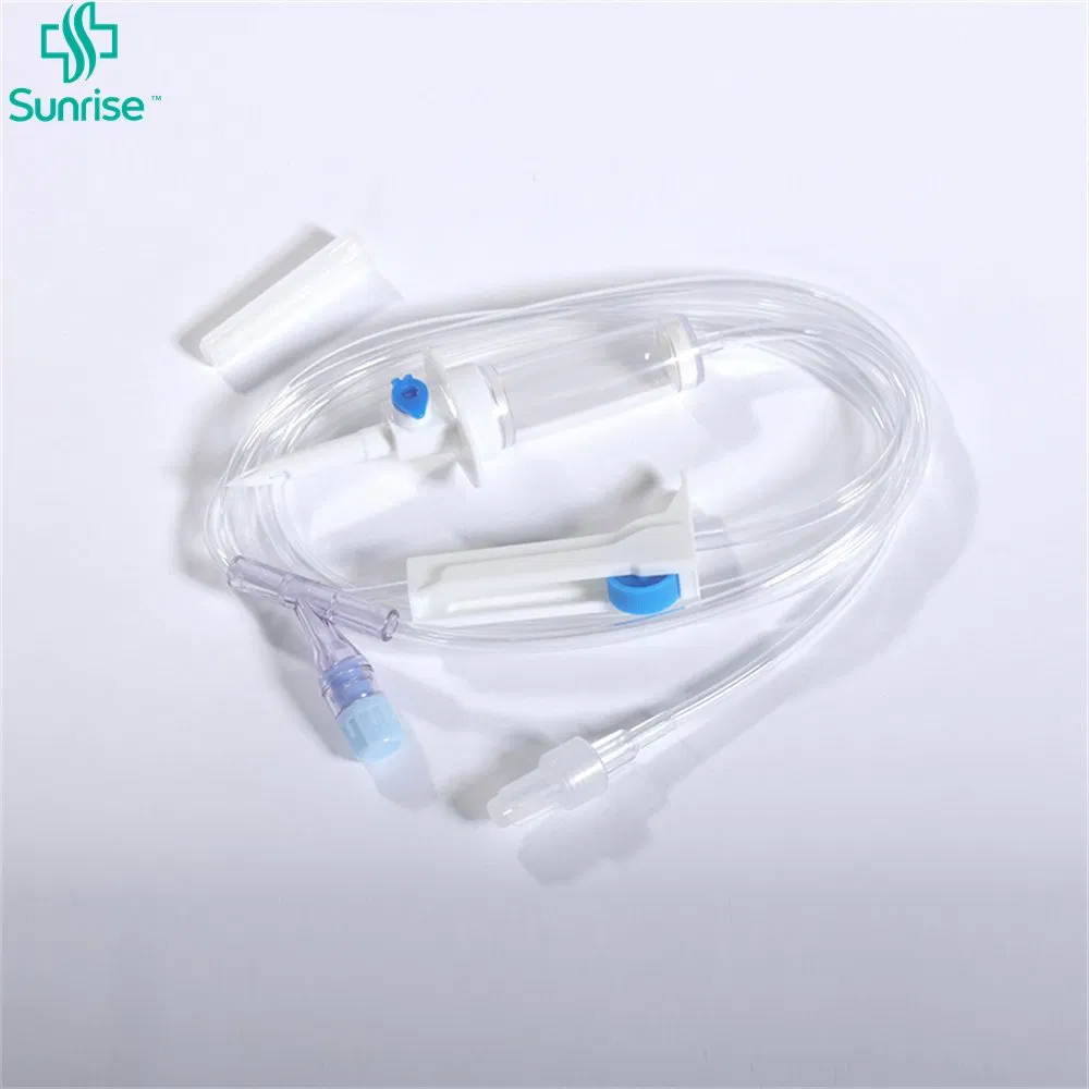 Conjunto de infusión desechable con conector sin aguja para uso con bomba