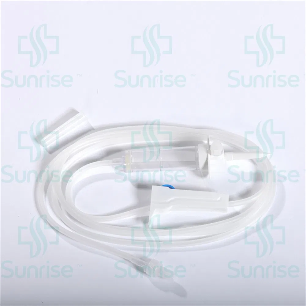 Set de infusión IV desechable con conexión Luer Lock y alas