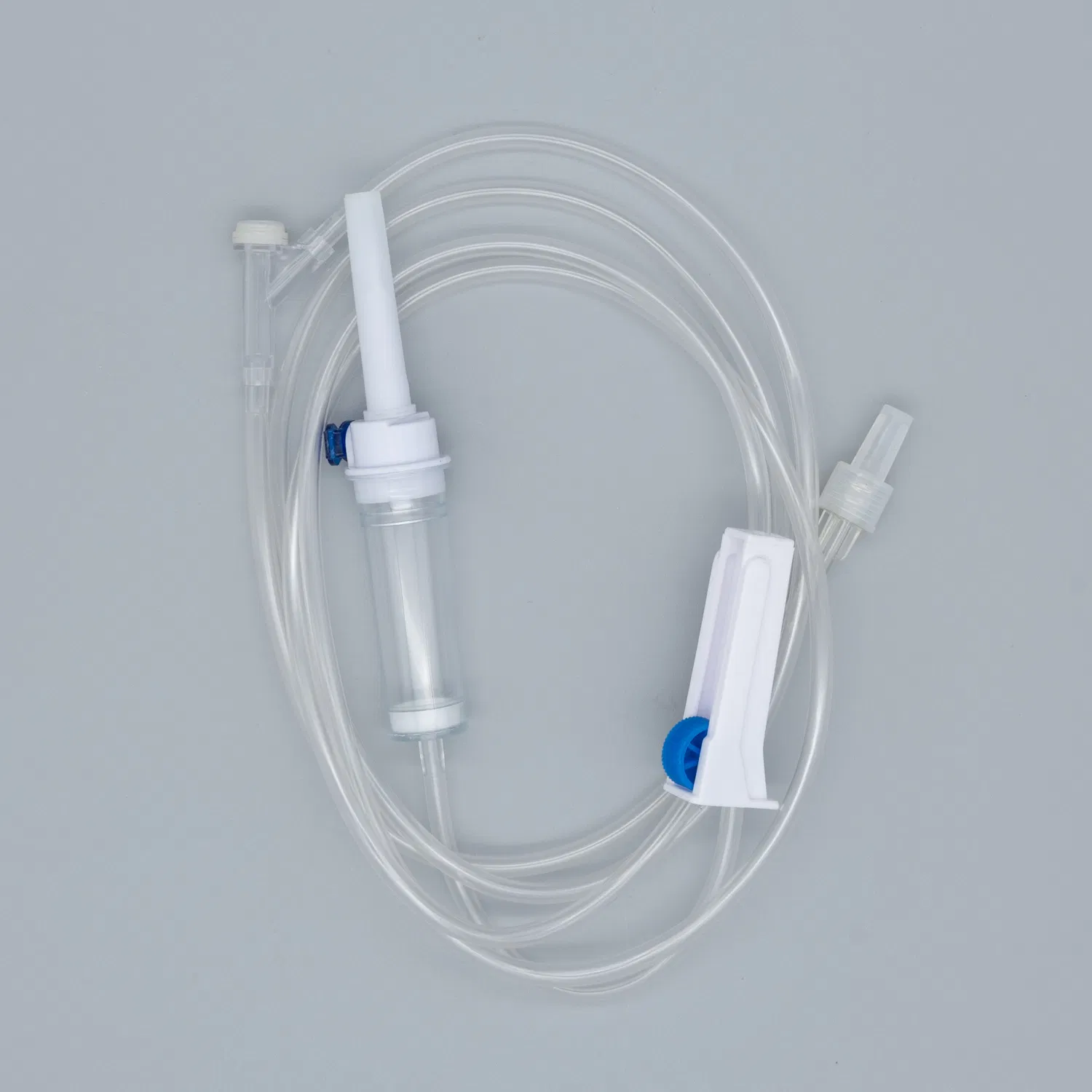 Conjunto de infusión desechable de equipo médico de suministro de China con filtro de precisión
