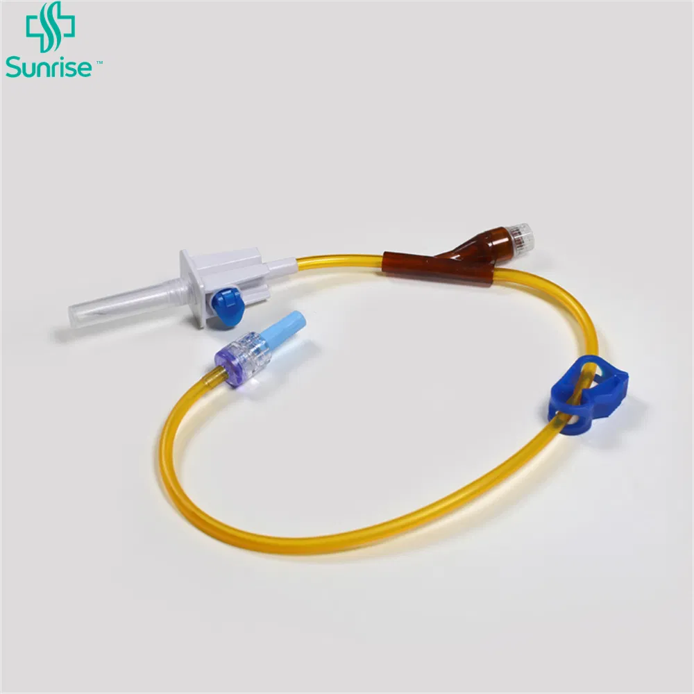 Conjuntos de infusión sensibles a la luz para infusión intravenosa por gravedad