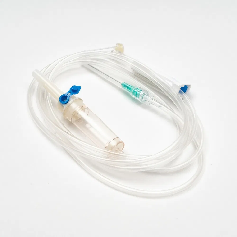 Juego de infusión desechable de tres vías para pacientes quirúrgicos