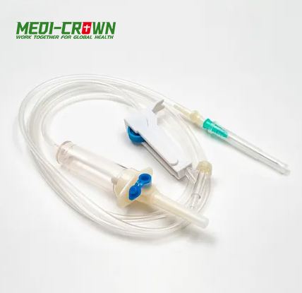 Juego de infusión IV desechable médico con bureta y aguja de venas del cuero cabelludo