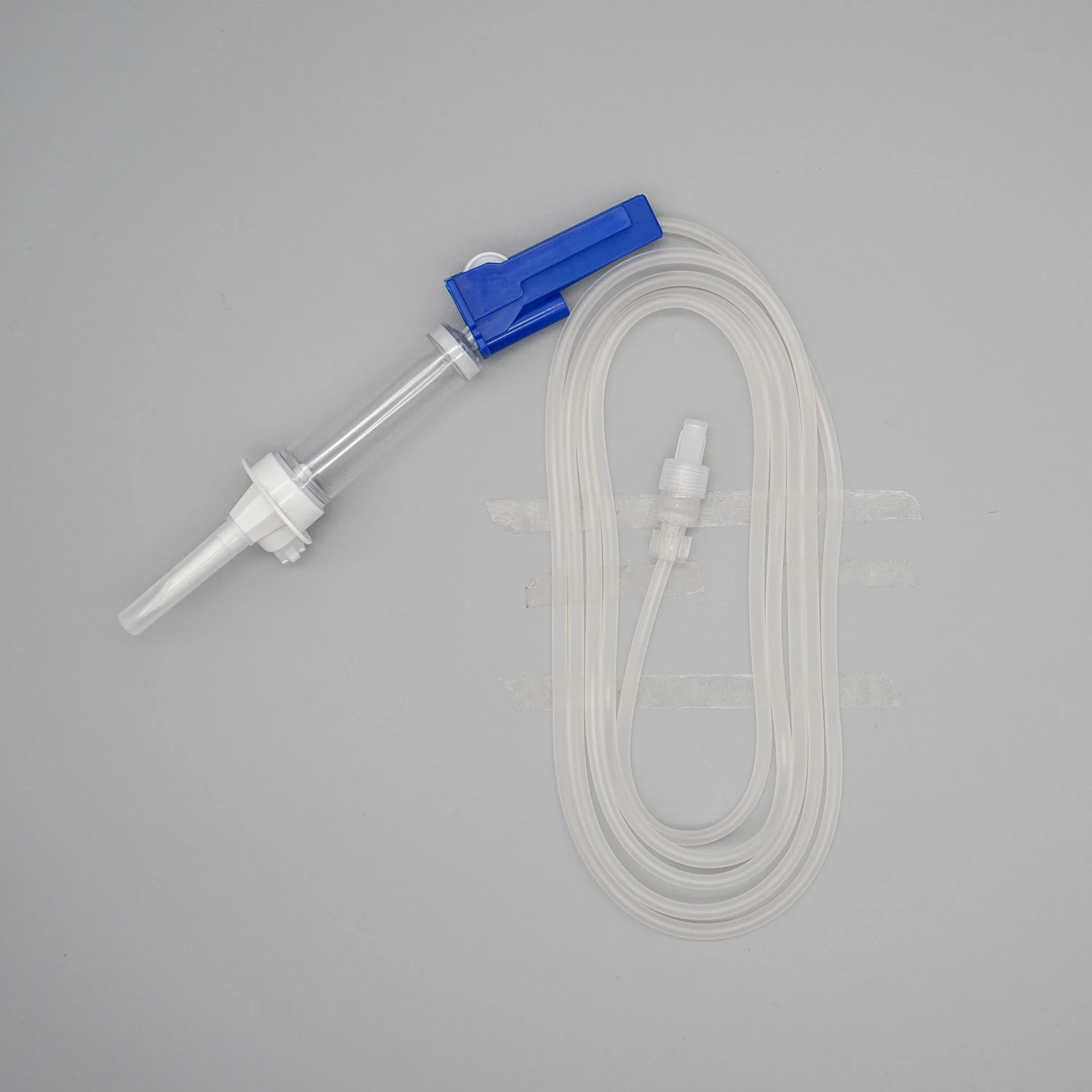 Juego de infusión desechable con tubo de alta elasticidad y pinza de seguridad