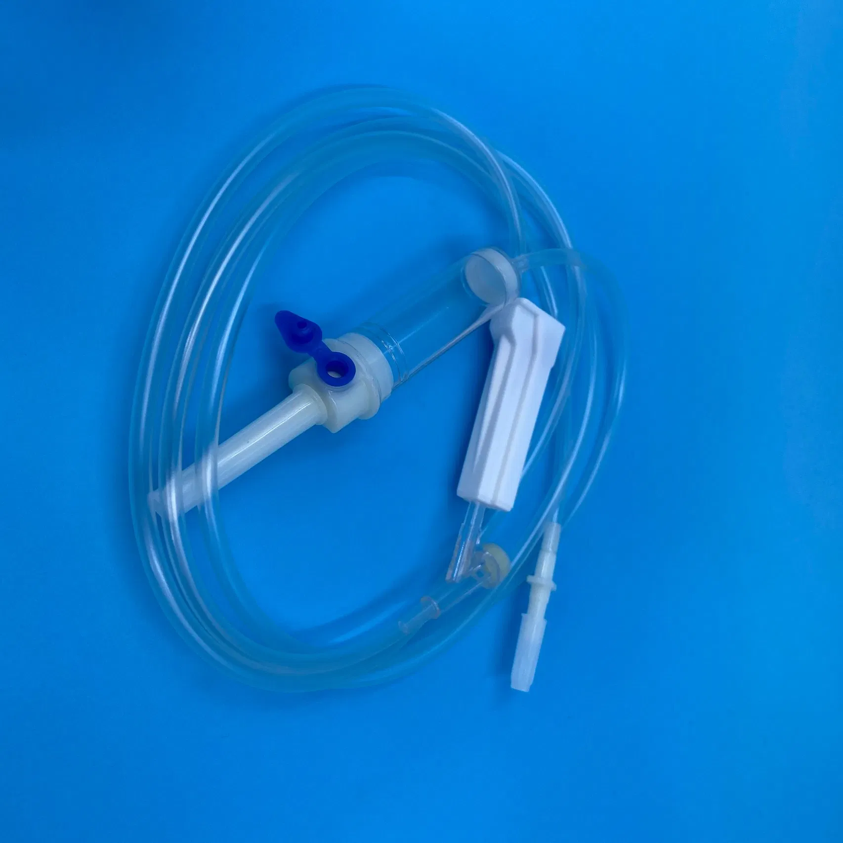 Juego de infusión médica desechable con aguja y filtro, tipo cámara de goteo intravenoso con bloqueo Luer