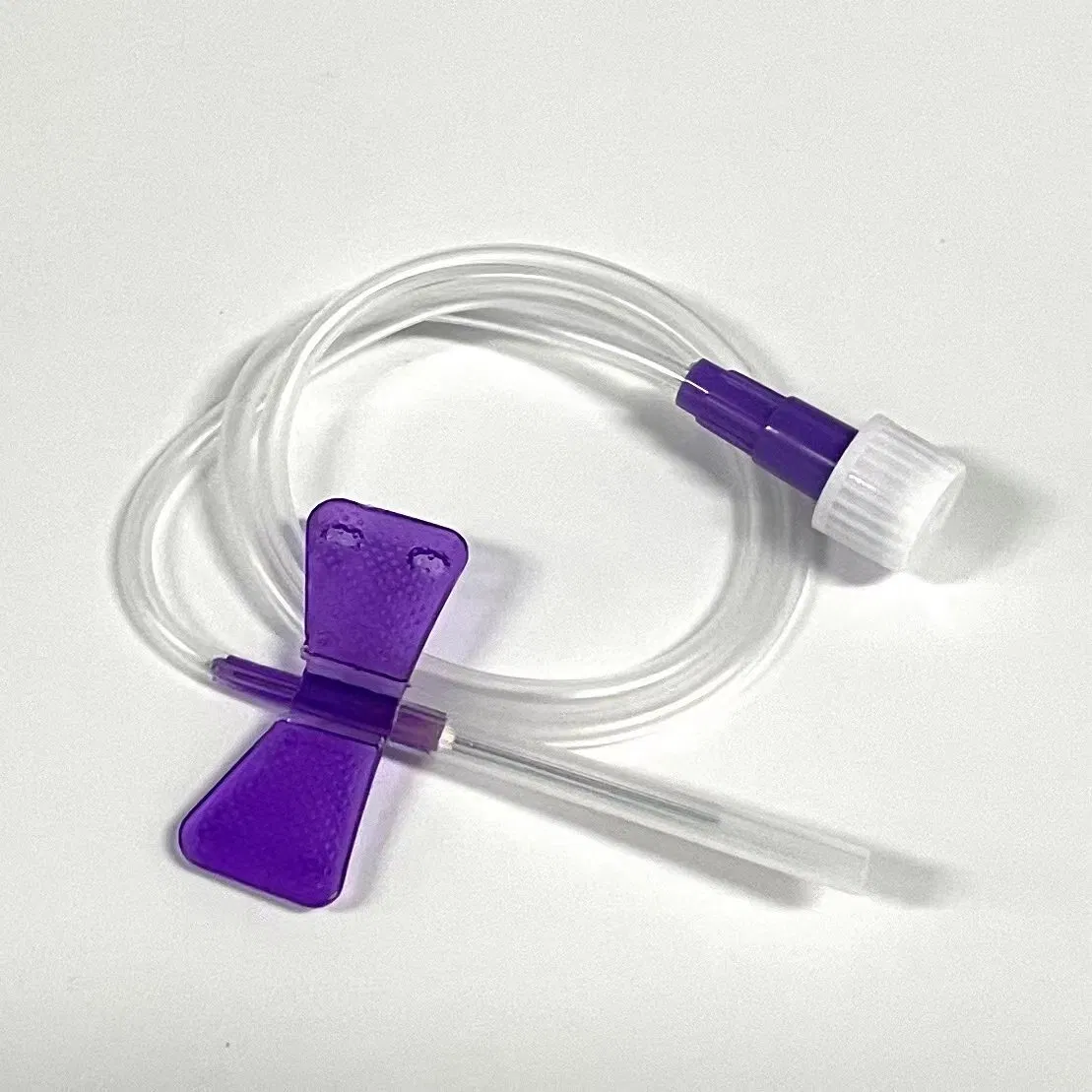 Set de infusión con aguja intravenosa de un solo uso