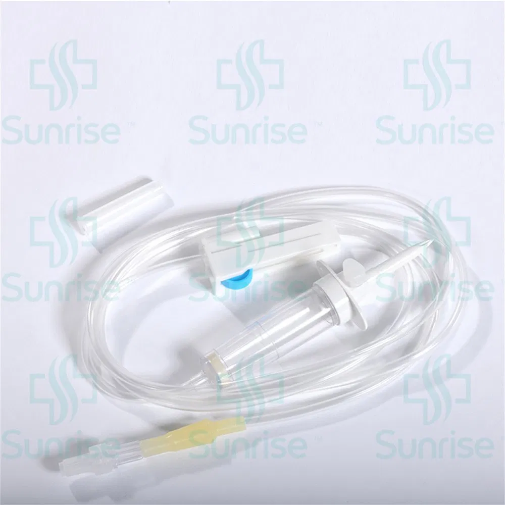 Set de infusión IV desechable con conexión Luer Lock y alas