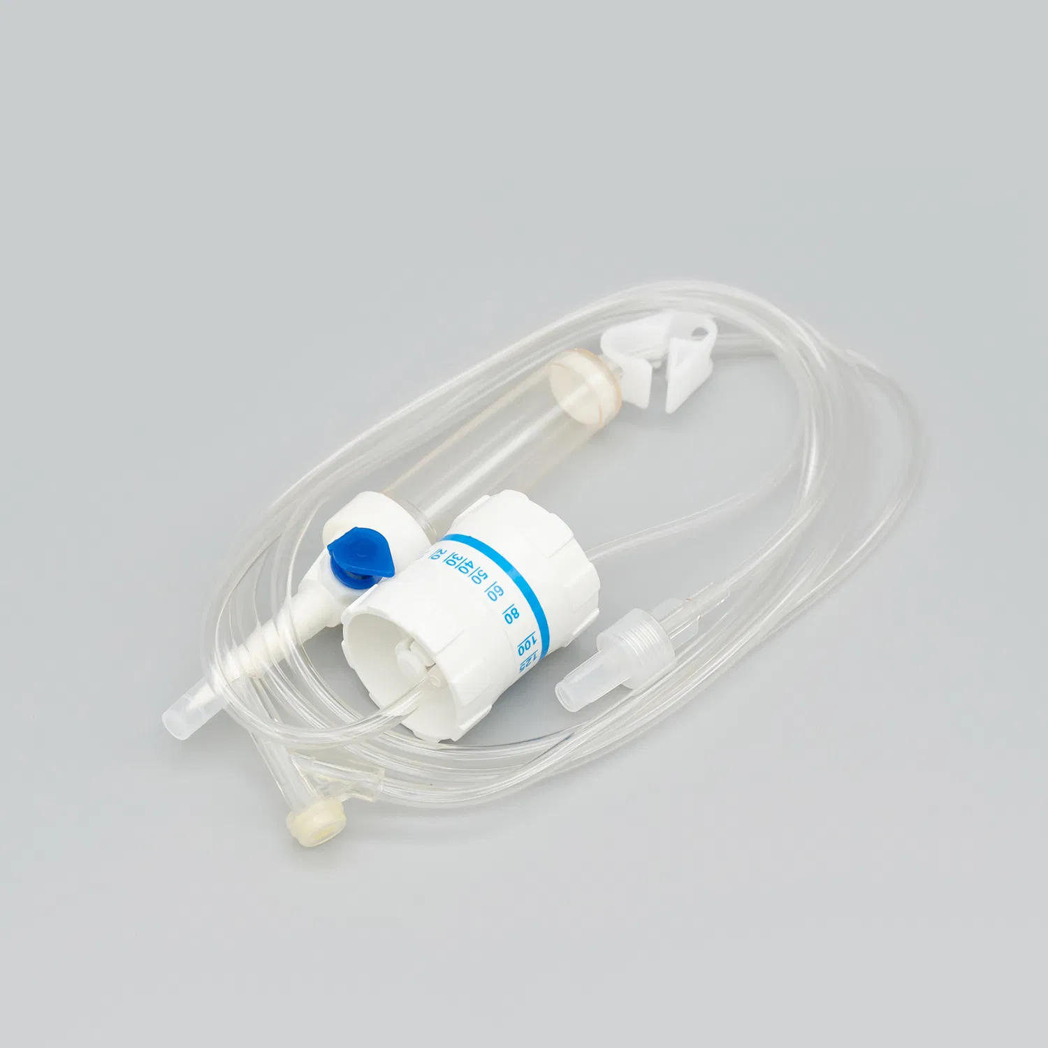 Juego de infusión IV estéril desechable con Luer Lock / Luer Slip con / sin aguja con puerto Y, filtro precioso, regulador de flujo, puerto de inyección sin aguja