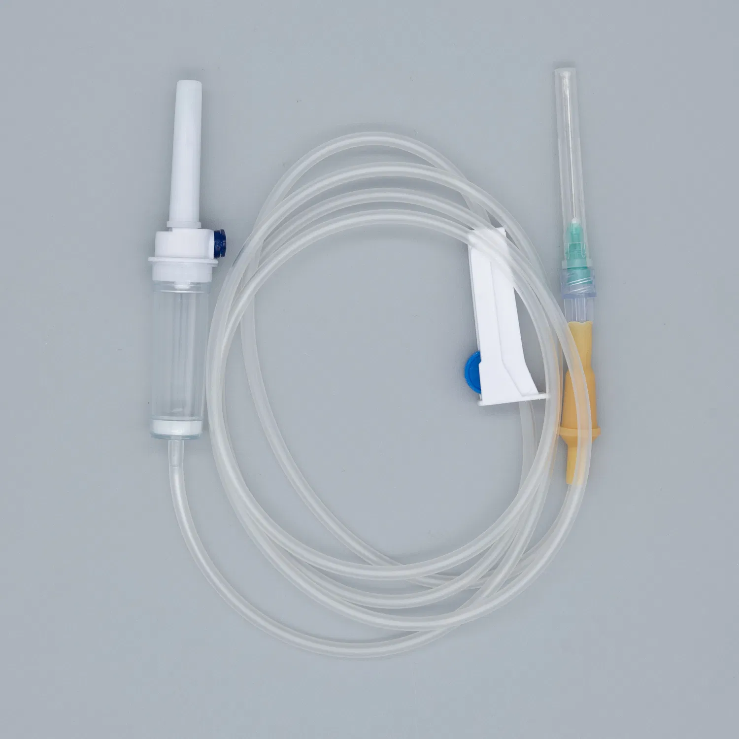 Conjunto de infusión desechable de equipo médico de suministro de China con filtro de precisión