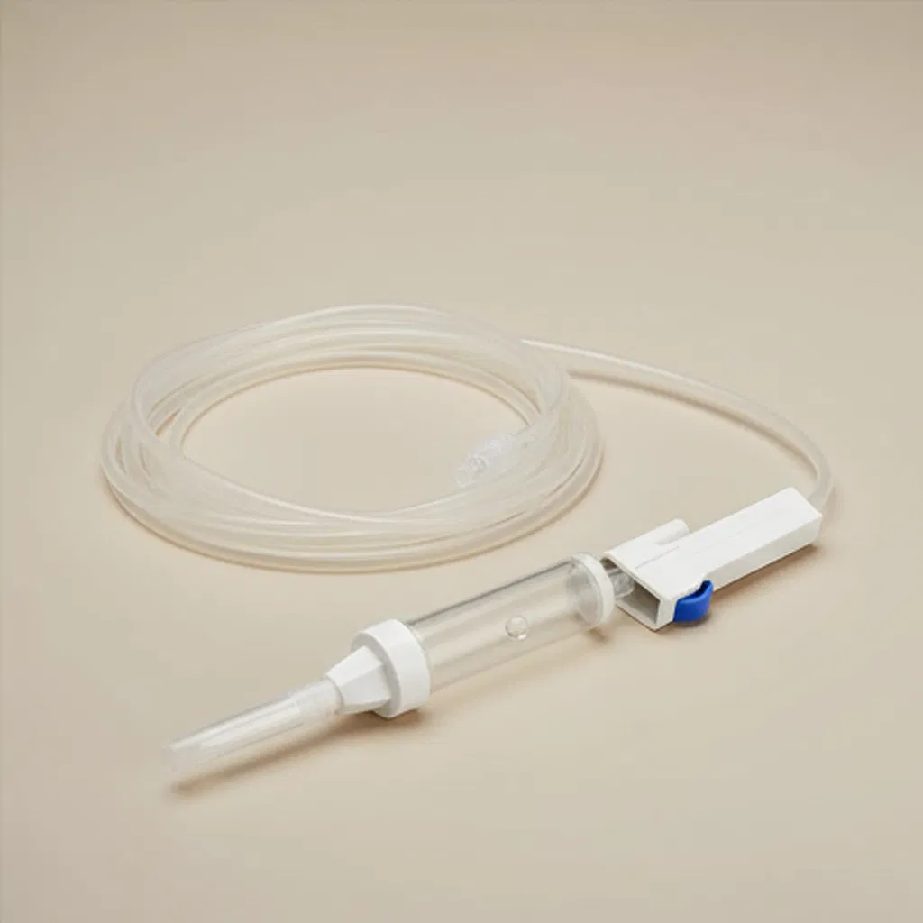 Juego de infusión desechable con tubo de alta elasticidad y pinza de seguridad