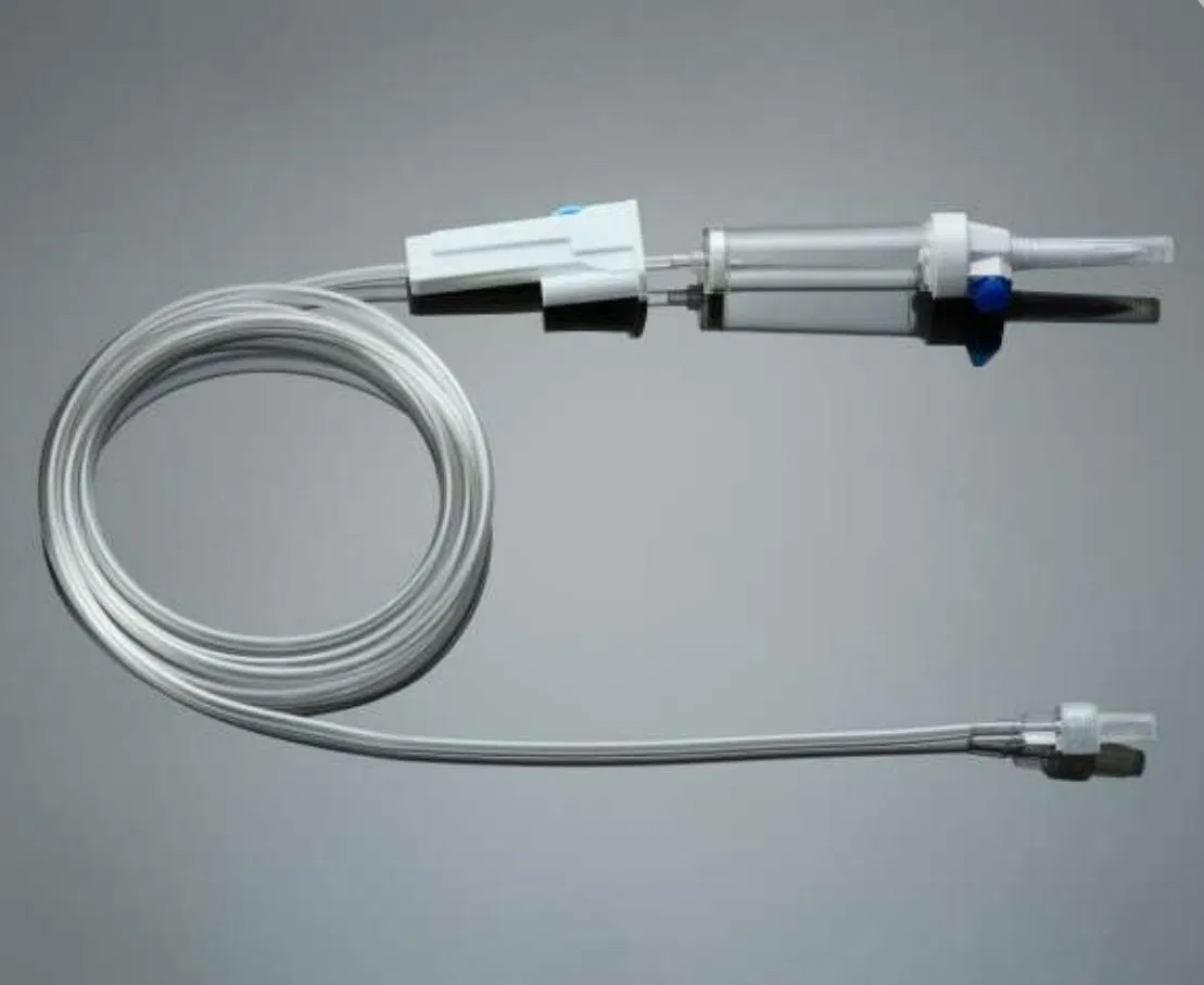 Conjunto de infusión desechable de uso médico al por mayor con 62mm cámara de goteo