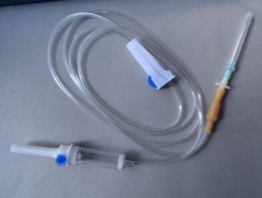 Juego de infusión IV desechable con aguja o vena escalpada
