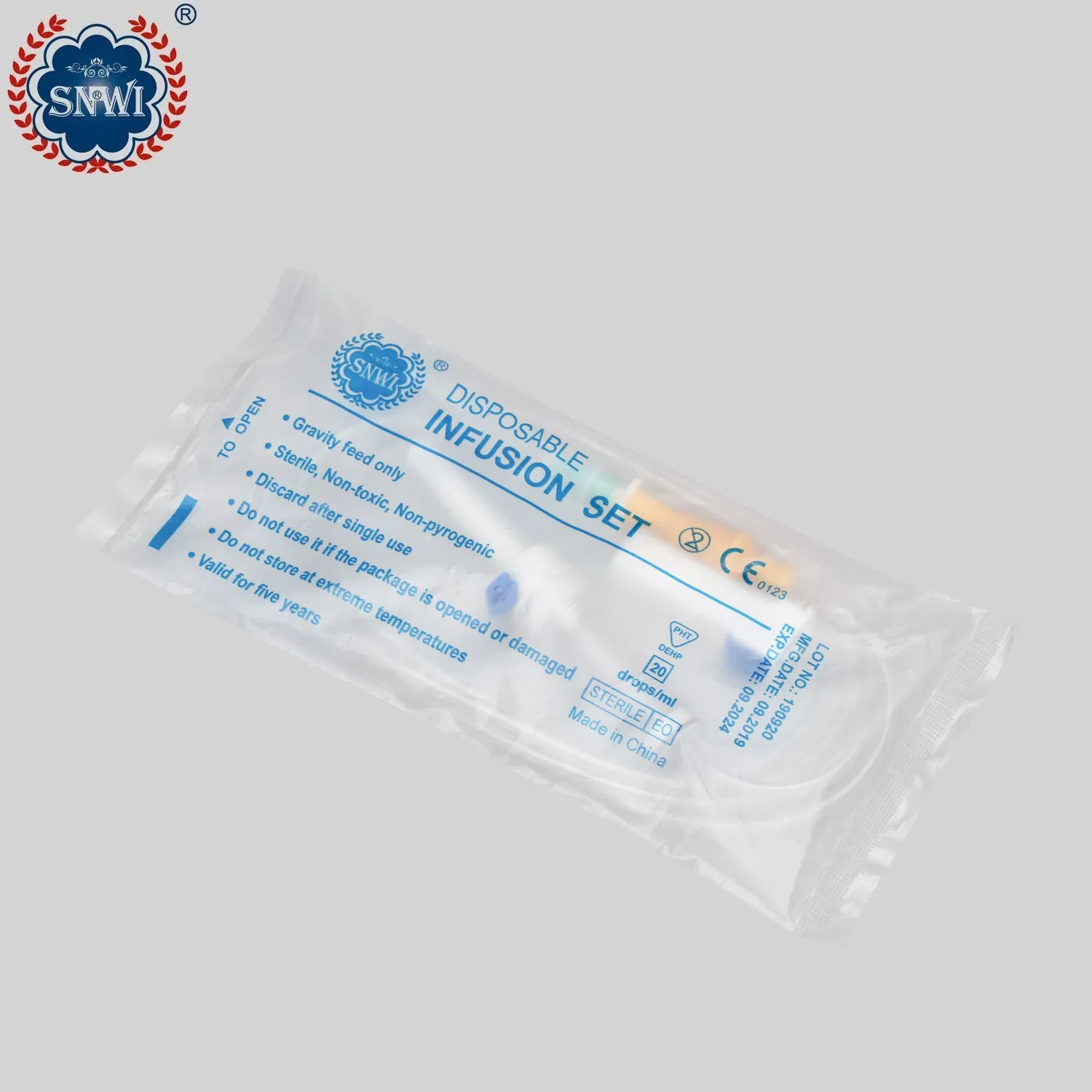 Conjunto de infusión intravenosa estéril desechable aprobado por CE con aguja