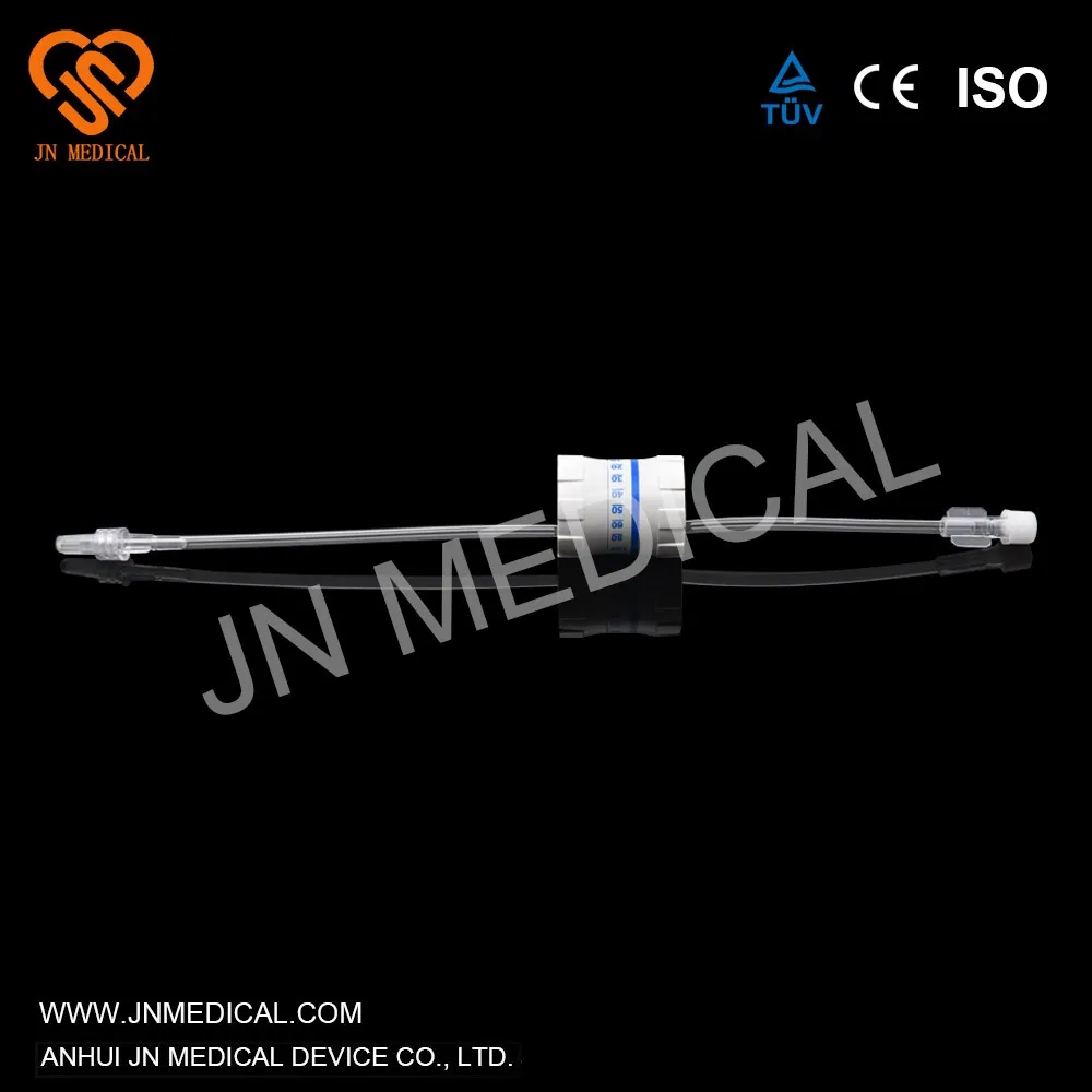 Conector sin aguja con tubo de extensión utilizando juego de infusión