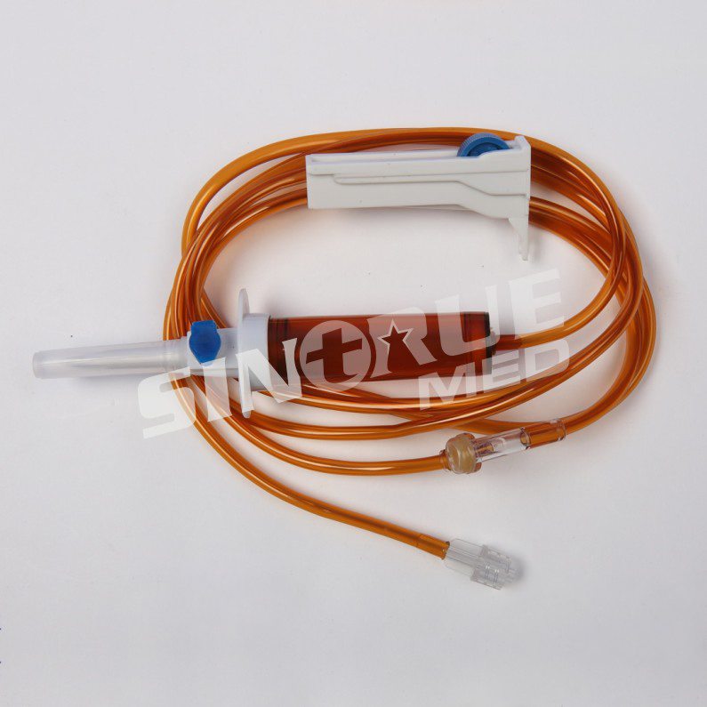 Juego de infusión médico desechable a prueba de luz con o sin aguja