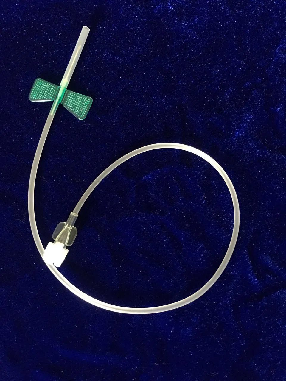 Set de infusión de mariposa con aguja de seguridad desechable tipo Slip o Lock Luer para venas del cuero cabelludo