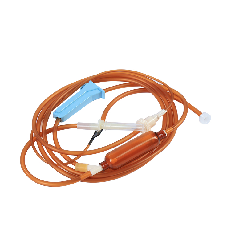 Juego de infusión de tubo de PVC resistente a la luz con tubo resistente a dobleces