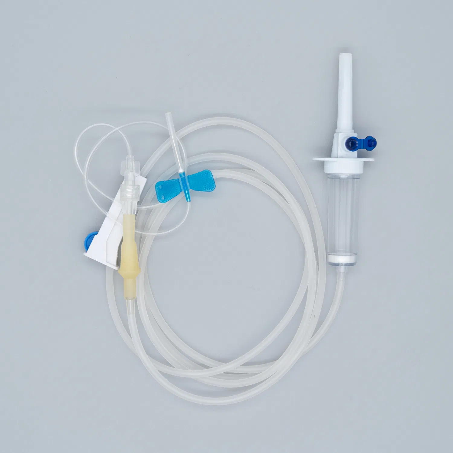 Conjunto de infusión desechable de equipo médico de suministro de China con filtro de precisión