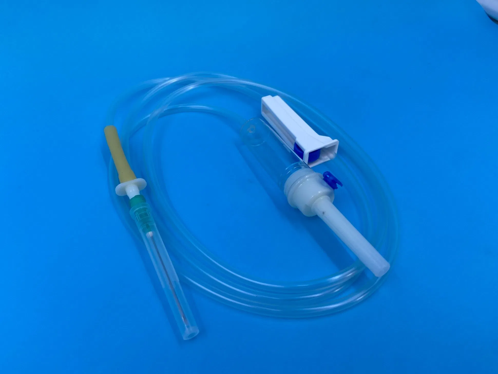 Juego de infusión médica desechable con aguja y filtro, tipo cámara de goteo intravenoso con bloqueo Luer
