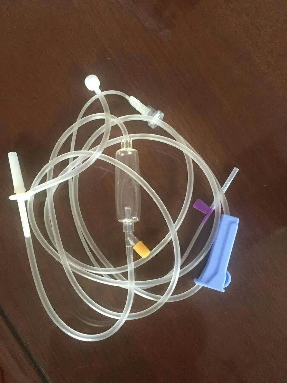 Juego de infusión IV desechable con espiga de metal, suero, filtro de precisión, sangre, set médico IV