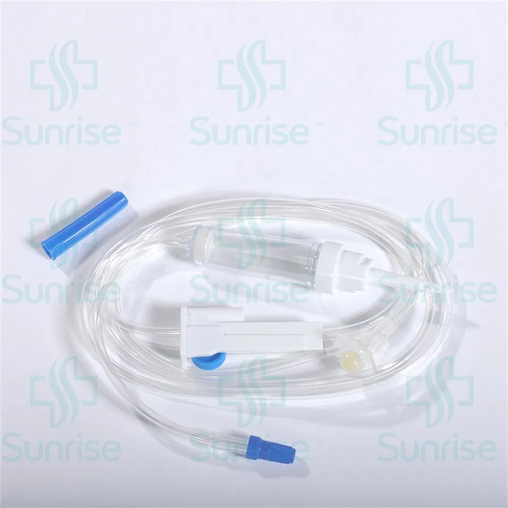 Set de infusión IV desechable con conexión Luer Lock y alas