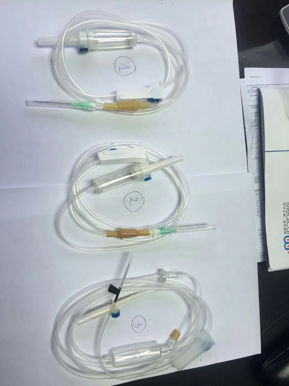 Juego de infusión IV desechable con espiga de metal, suero, filtro de precisión, sangre, set médico IV