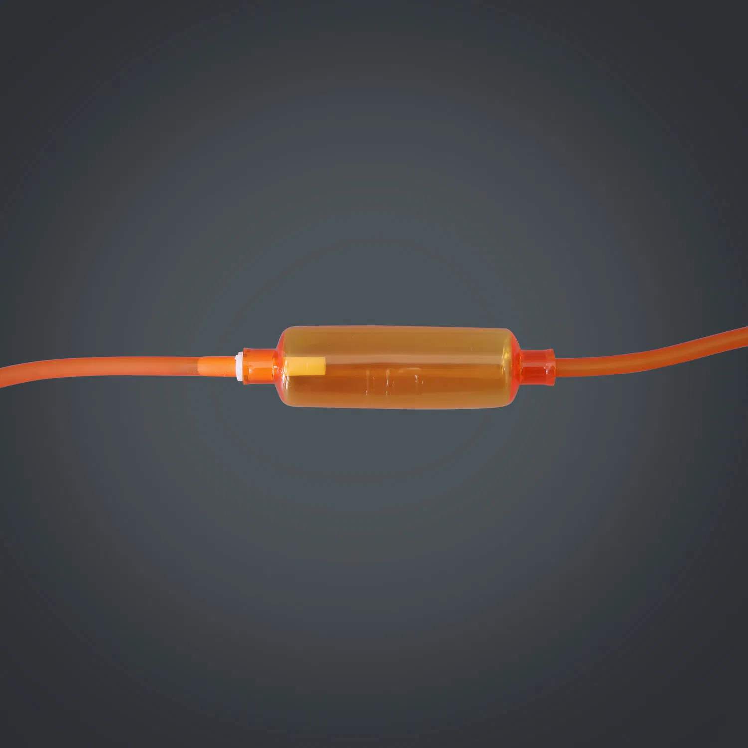 Conjunto de infusión desechable médico especial con filtración de precisión a prueba de luz