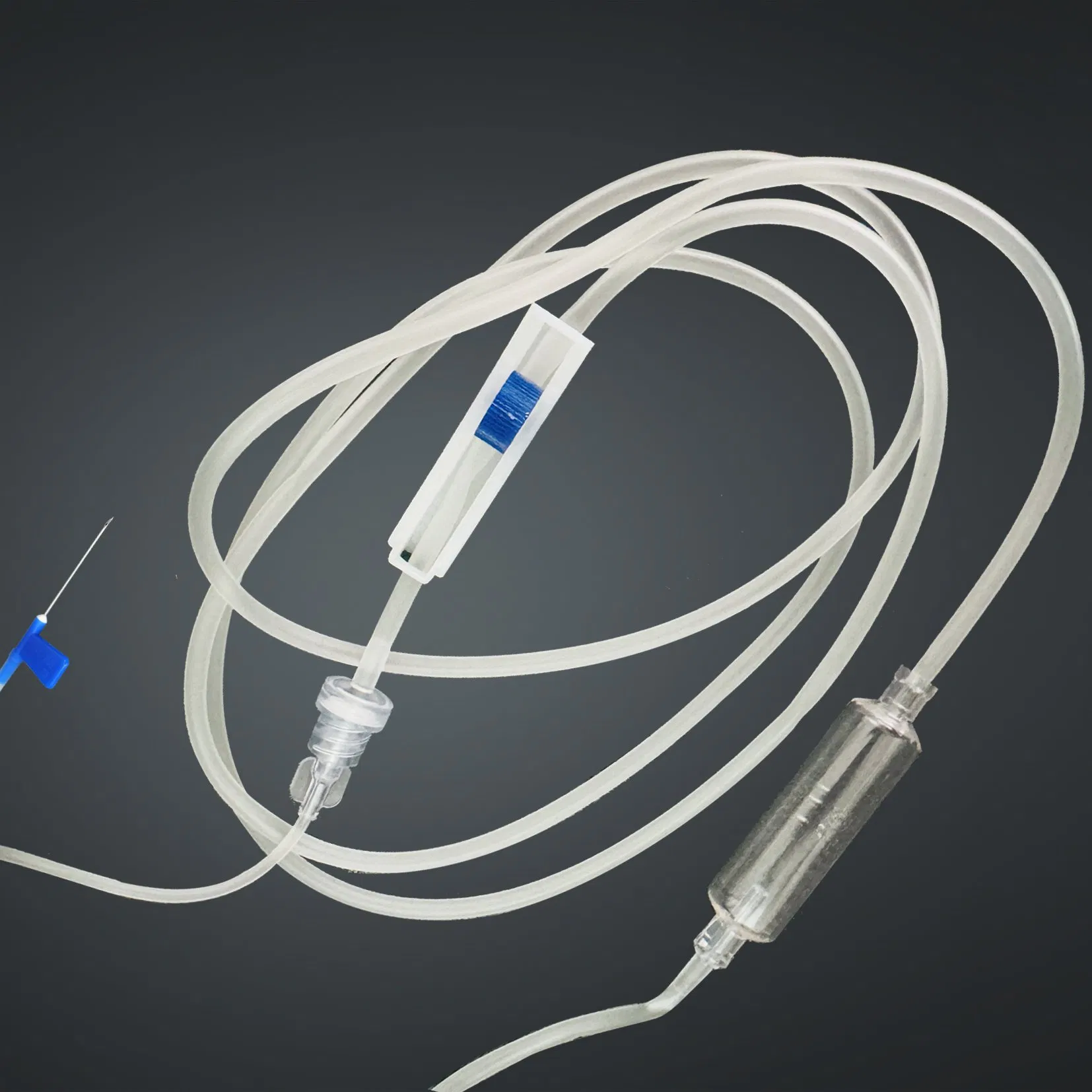 Conjunto de infusión intravenosa médica premium para una entrega eficiente de fluidos