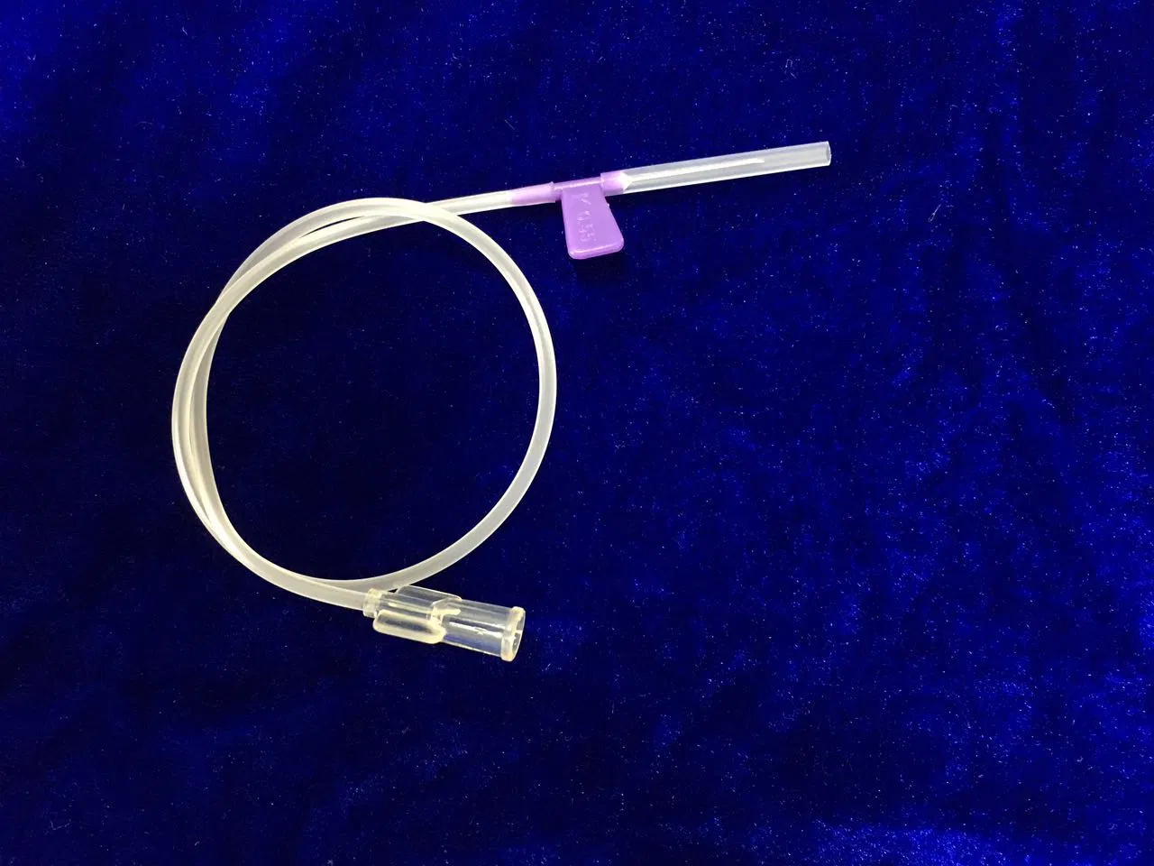 Set de infusión de mariposa con aguja de seguridad desechable tipo Slip o Lock Luer para venas del cuero cabelludo