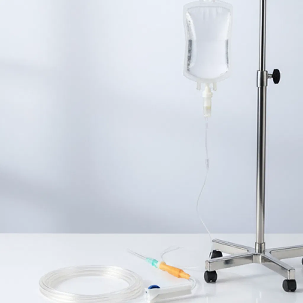 Juego de infusión IV desechable médico para transfusiones eficientes con aguja