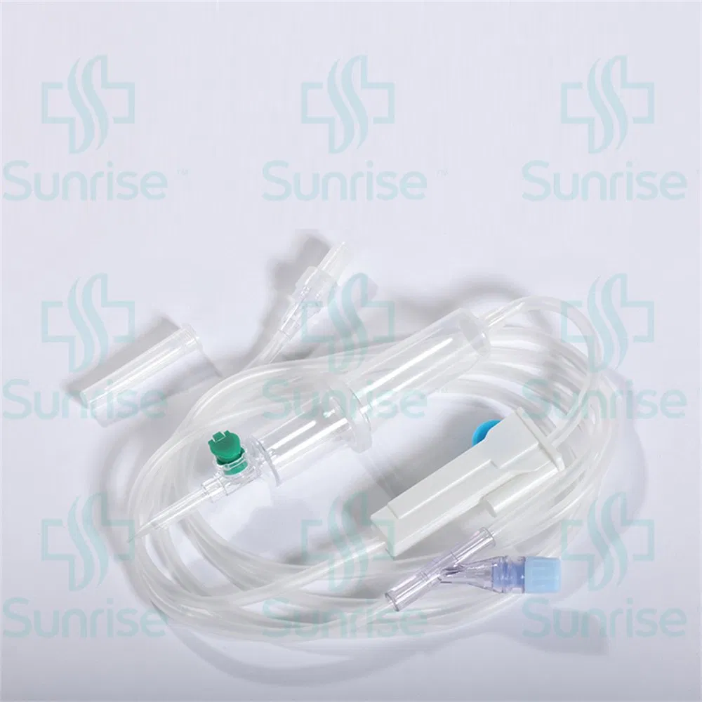 Set de infusión IV desechable con conexión Luer Lock y alas