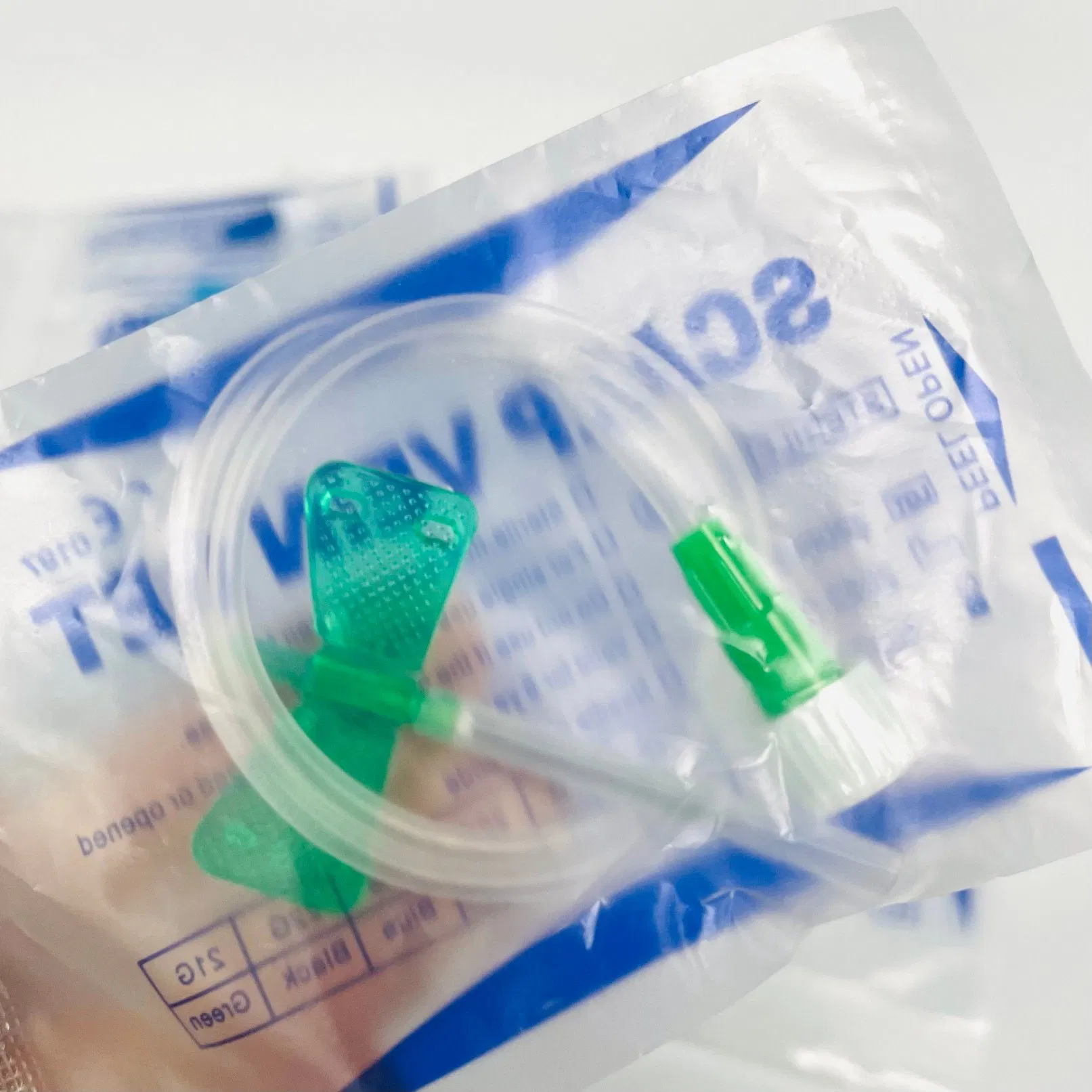 Set de infusión con aguja intravenosa de un solo uso