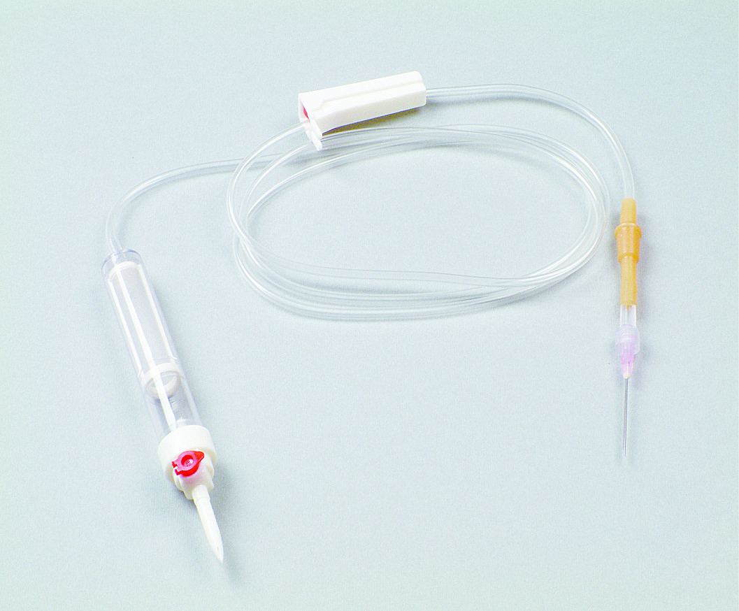 Juego de infusión desechable con tubo de látex con filtro
