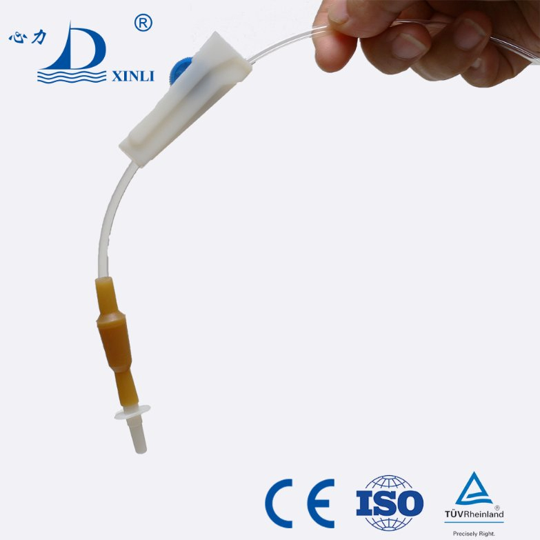 Juego de infusión estéril de Luer Lock de venta caliente, juego IV médico desechable para infusión intravenosa con aguja