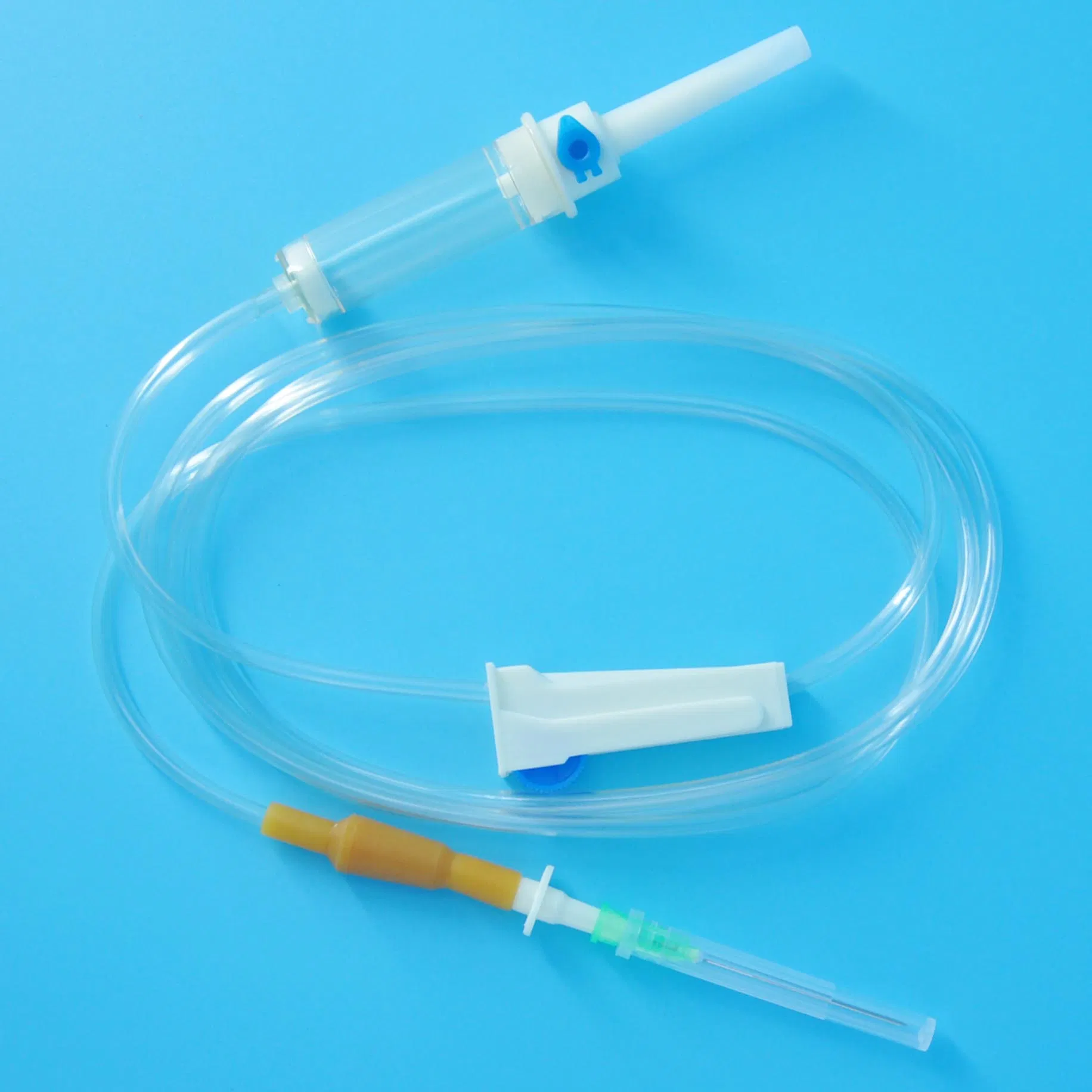 Conjunto de Infusión IV Desechable Estéril con Certificación CE a Precio Más Bajo, con Conexión Luer Lock y Sitio de Inyección Y Libre de Látex con Aguja 21gx1 1/2"