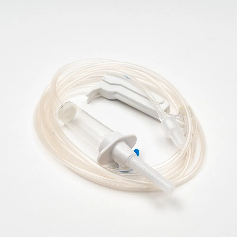 Juego de infusión desechable de tres vías para pacientes quirúrgicos