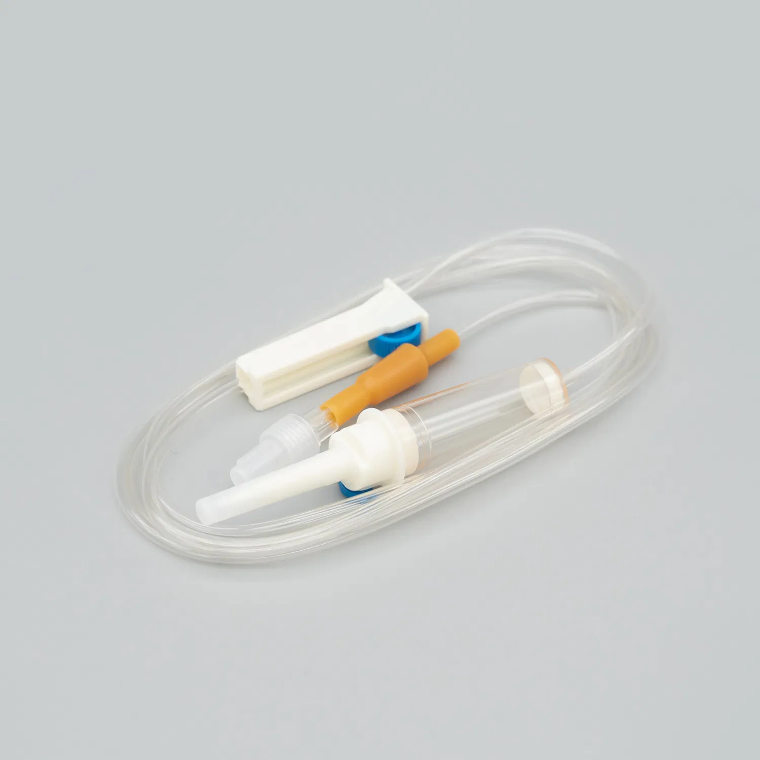 Juego de infusión médica estéril desechable con conector Luer, juego de infusión con aguja, juego de suero con filtro, cámara de goteo intravenoso, aprobación CE ISO