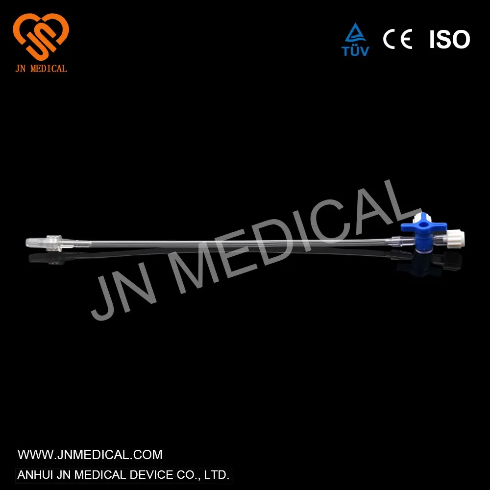 Conector sin aguja con tubo de extensión utilizando juego de infusión