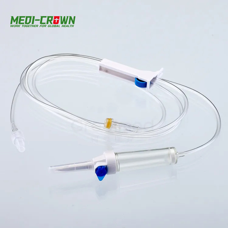 Juego de infusión IV desechable médico con bureta y aguja de venas del cuero cabelludo