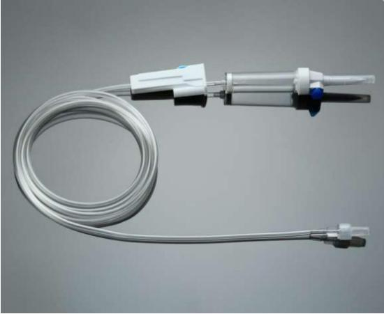 Conjunto de infusión desechable de uso médico al por mayor con 62mm cámara de goteo