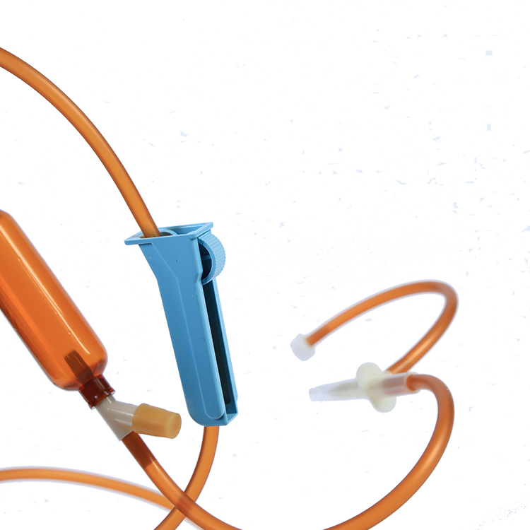 Juego de infusión de tubo de PVC resistente a la luz con tubo resistente a dobleces