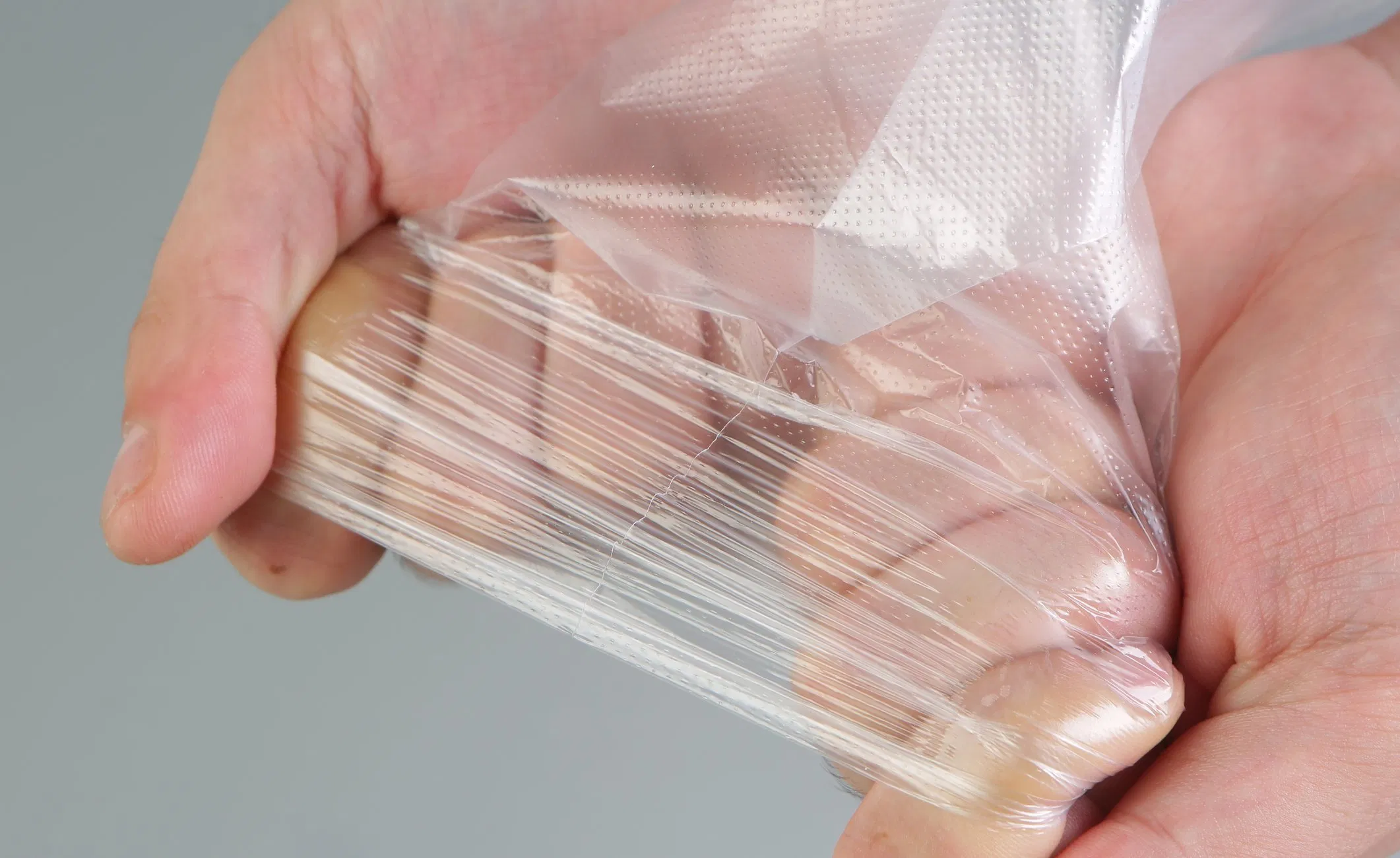 Luvas Descartáveis de Plástico PE CPE Impermeáveis para Proteção das Mãos