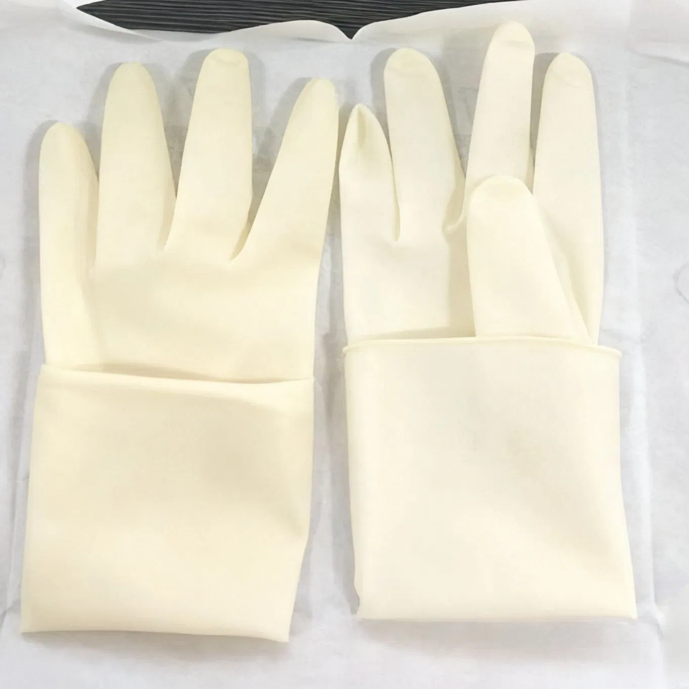 Luvas Cirúrgicas de Látex Natural Essencial Esterilizadas e Sem Pó Texturizadas Não Clorinadas Tamanho 7 Grau Cirúrgico Médico