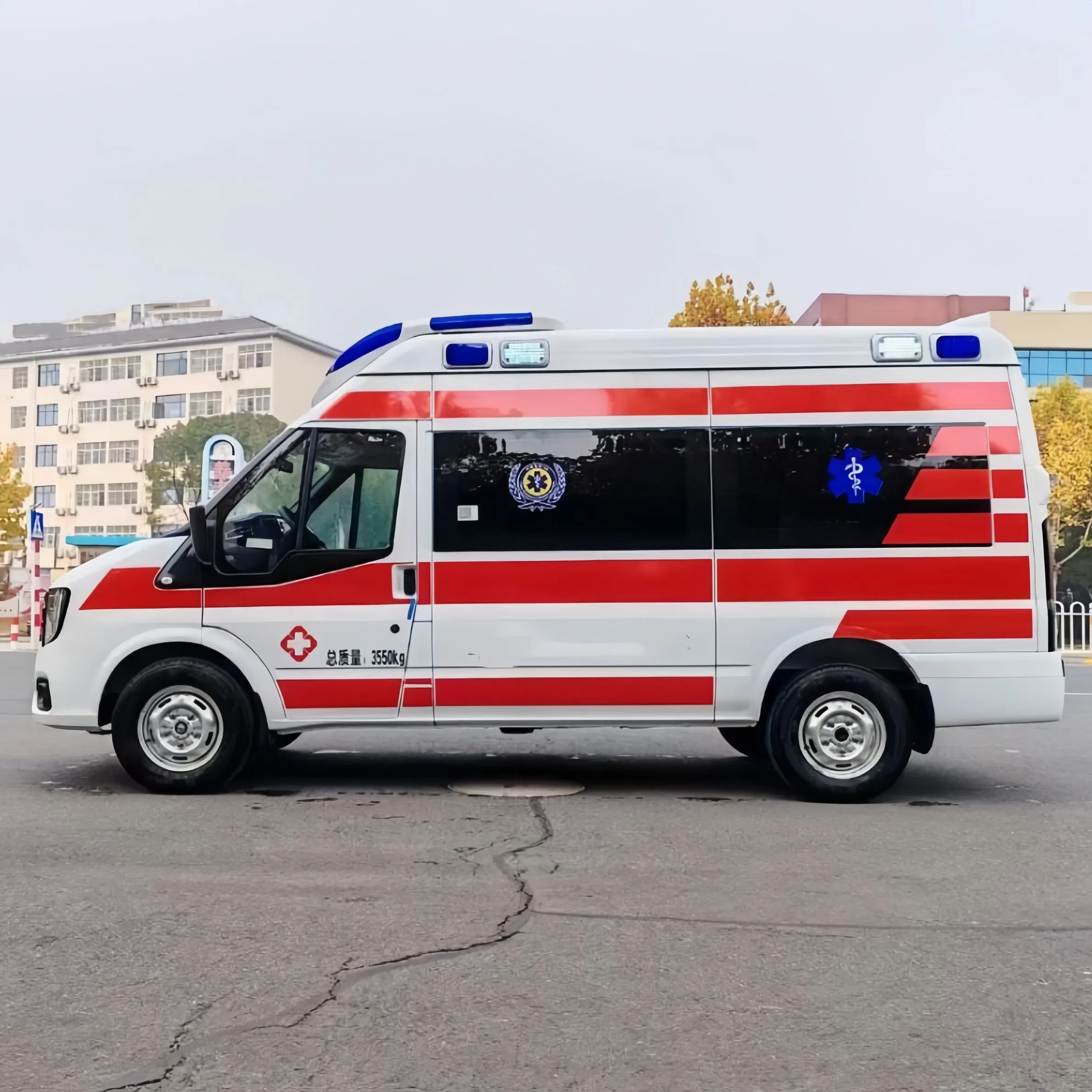 Medical-Compartment Ambulance: Ergonomic Layout, Advanced Monitoring Equipment, Real-Time Communications &amp; Patient Data Fully Equipped for Emergency Care
