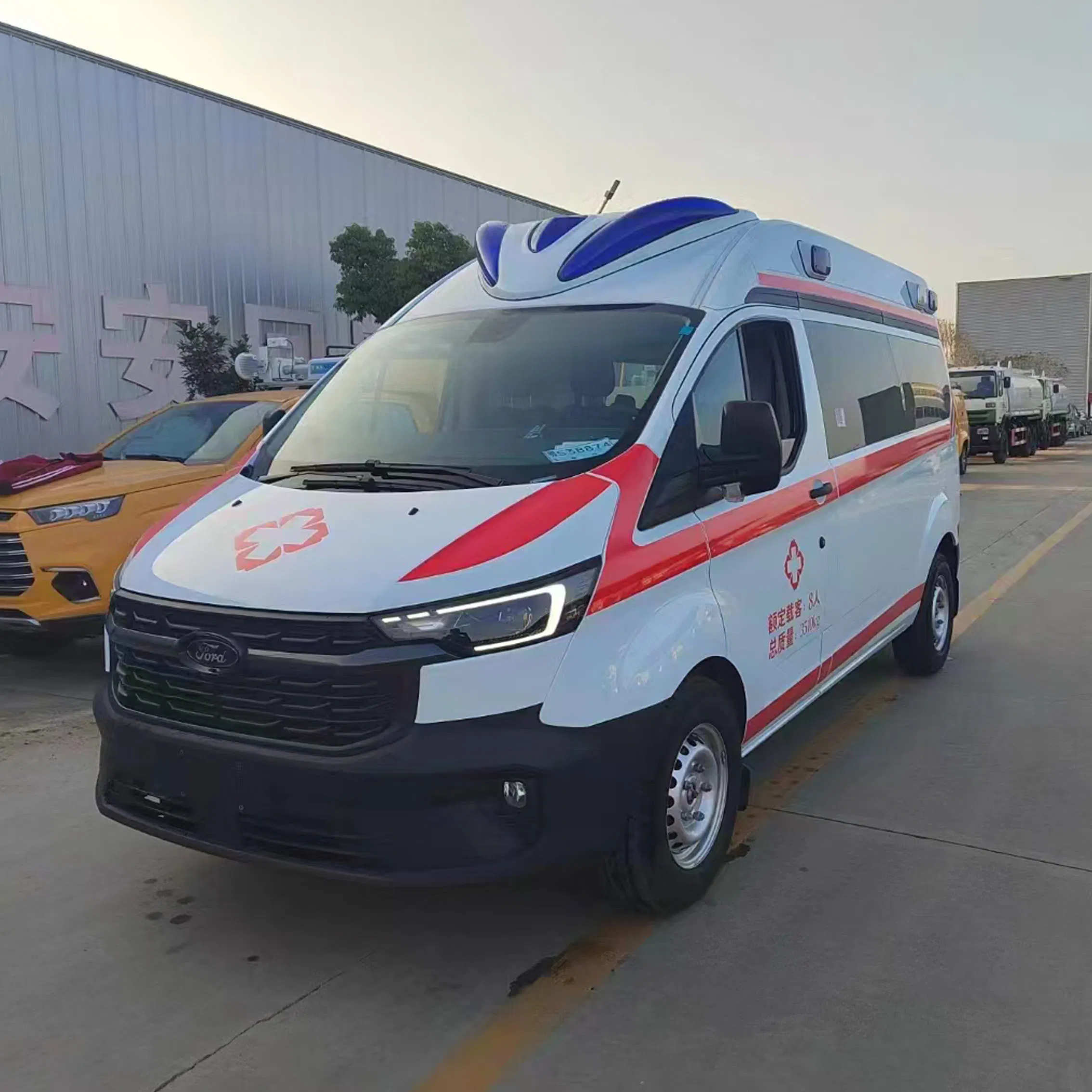 Ford 4X2 4X4 Emergency Patient Long Distance Medical Monitoring Treatment Transporting Transiting Medical Care Hospital ICU First Aid Ambulance Vehicle